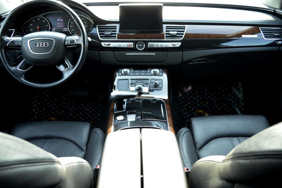 Продам Audi A8 Long 2012 года в Одессе