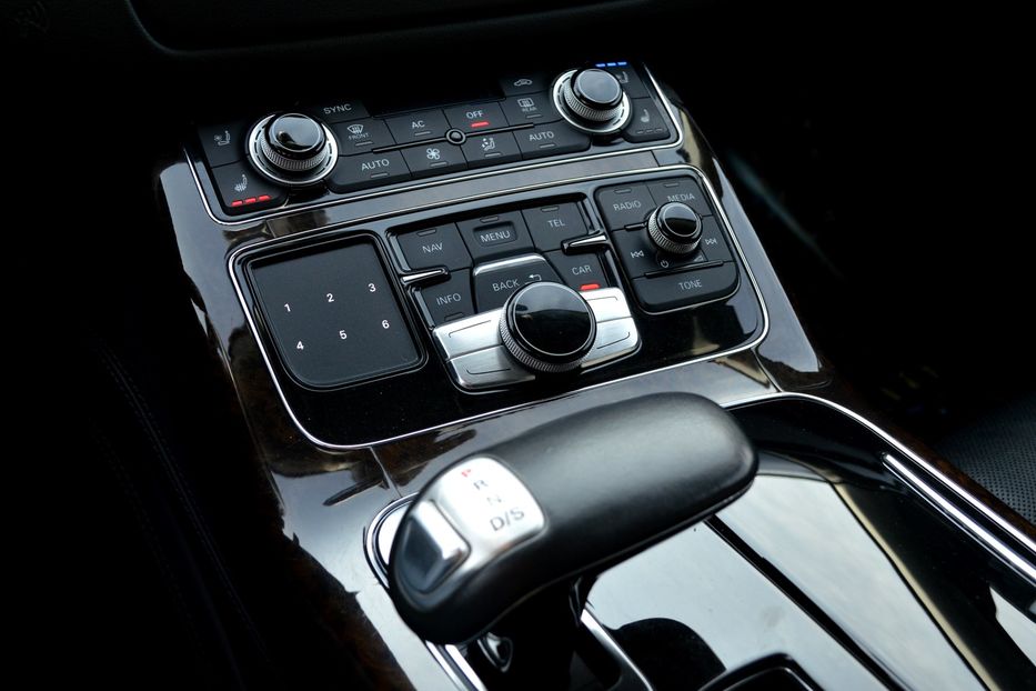 Продам Audi A8 Long 2012 года в Одессе