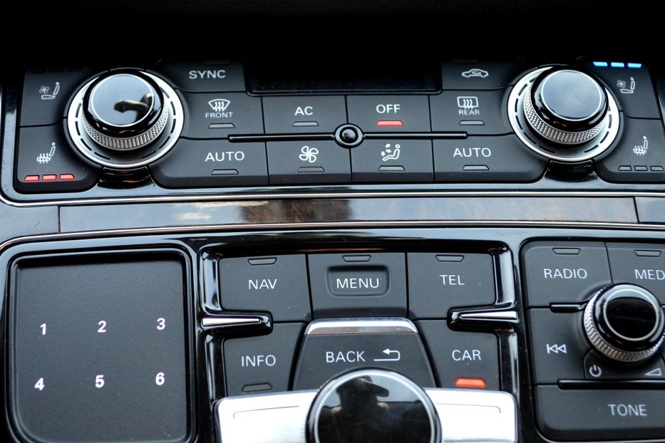 Продам Audi A8 Long 2012 года в Одессе