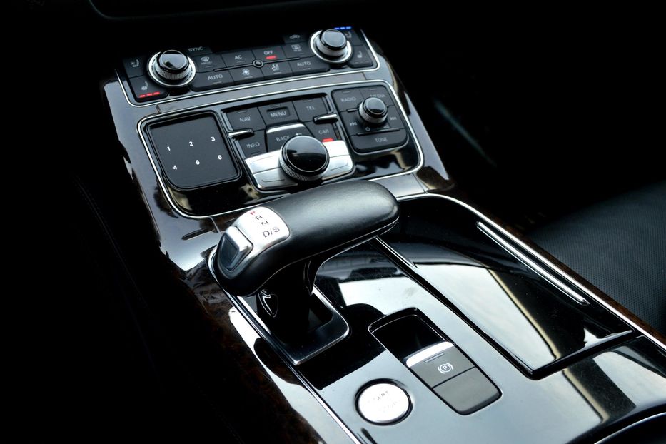 Продам Audi A8 Long 2012 года в Одессе