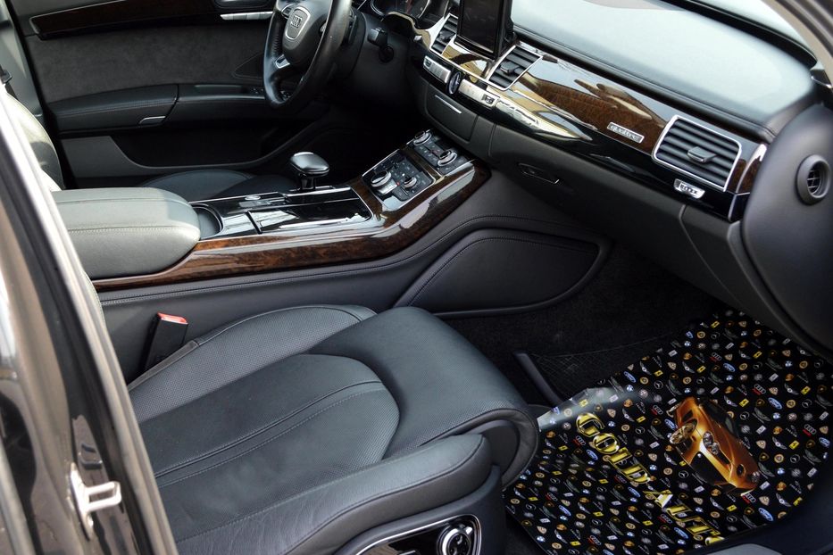 Продам Audi A8 Long 2012 года в Одессе
