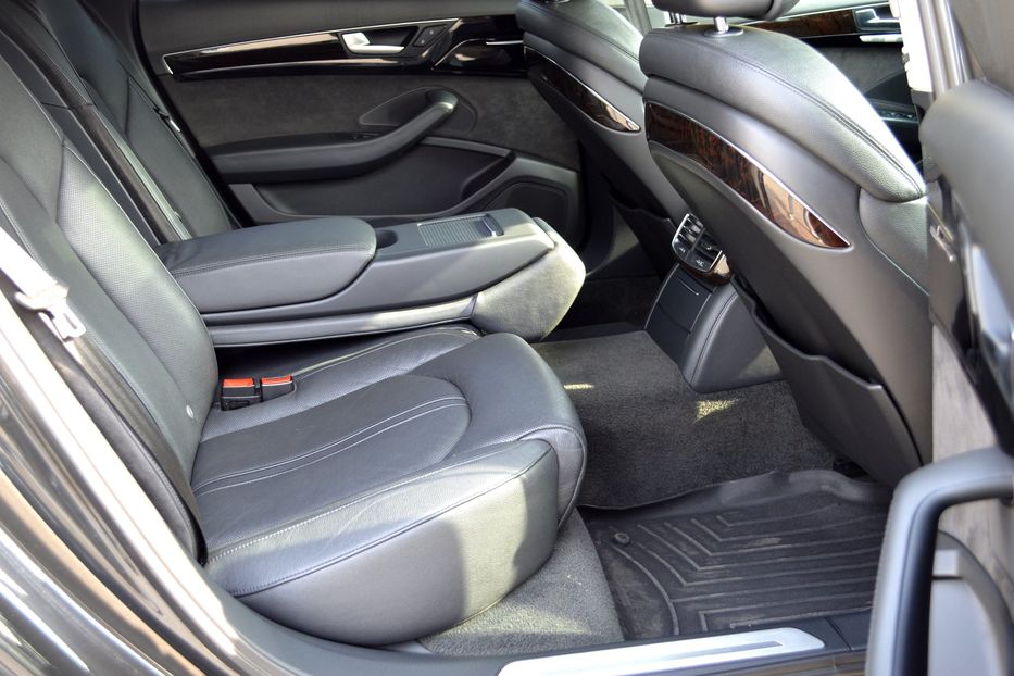 Продам Audi A8 Long 2012 года в Одессе