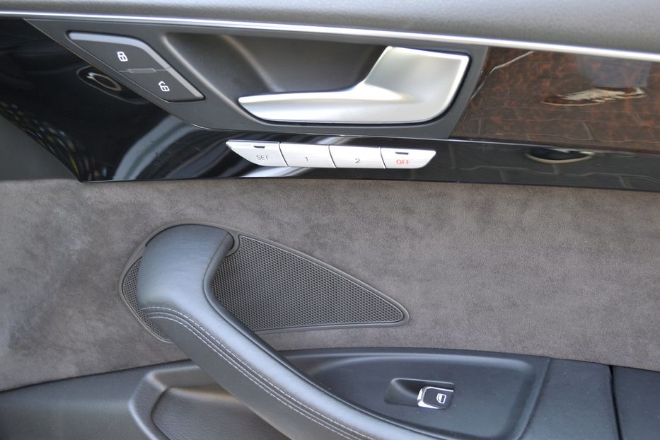 Продам Audi A8 Long 2012 года в Одессе