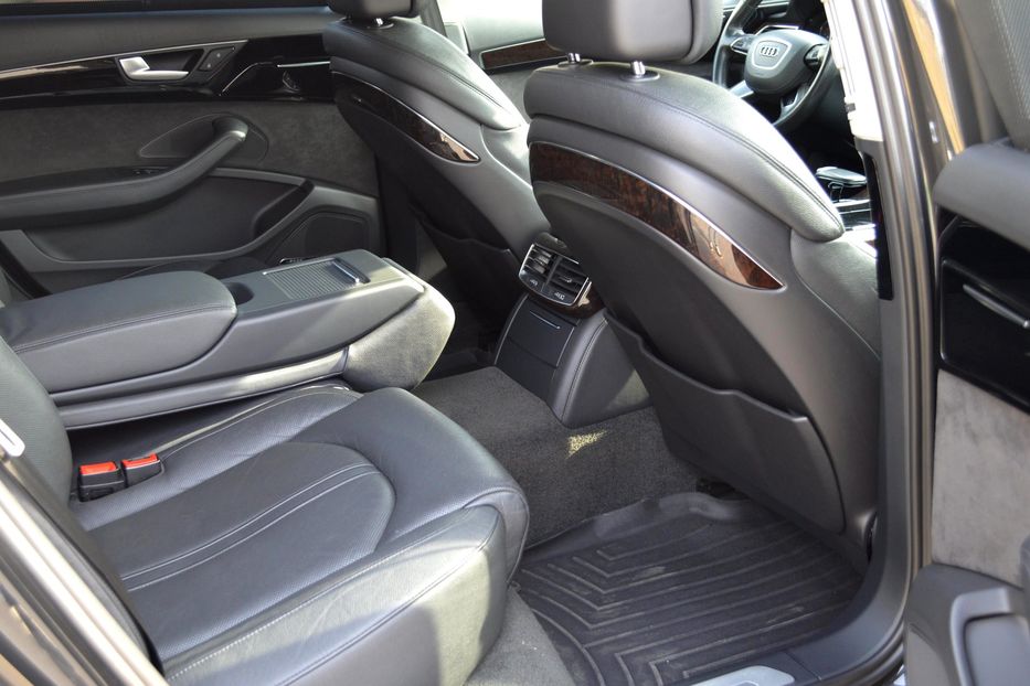 Продам Audi A8 Long 2012 года в Одессе