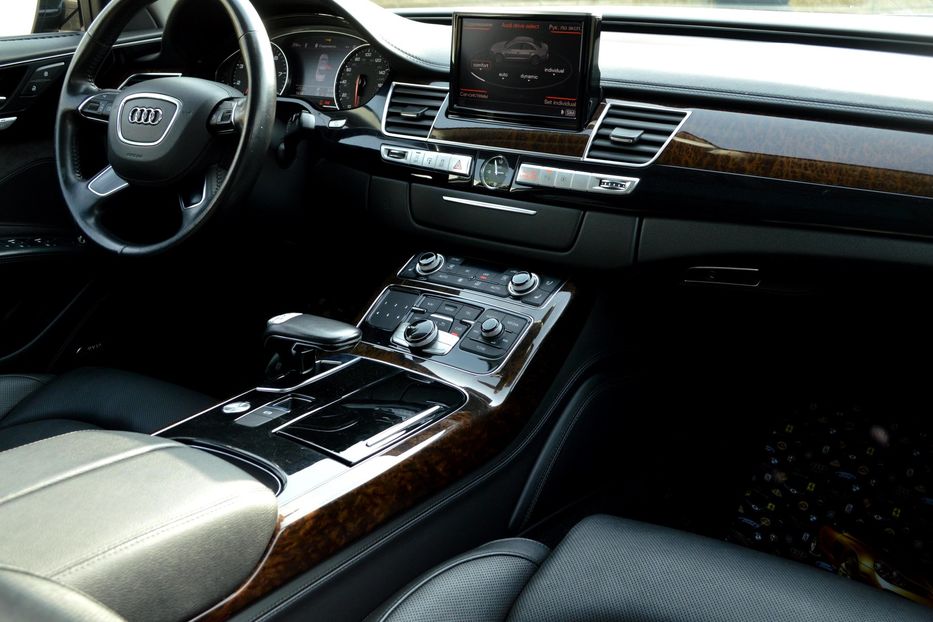 Продам Audi A8 Long 2012 года в Одессе