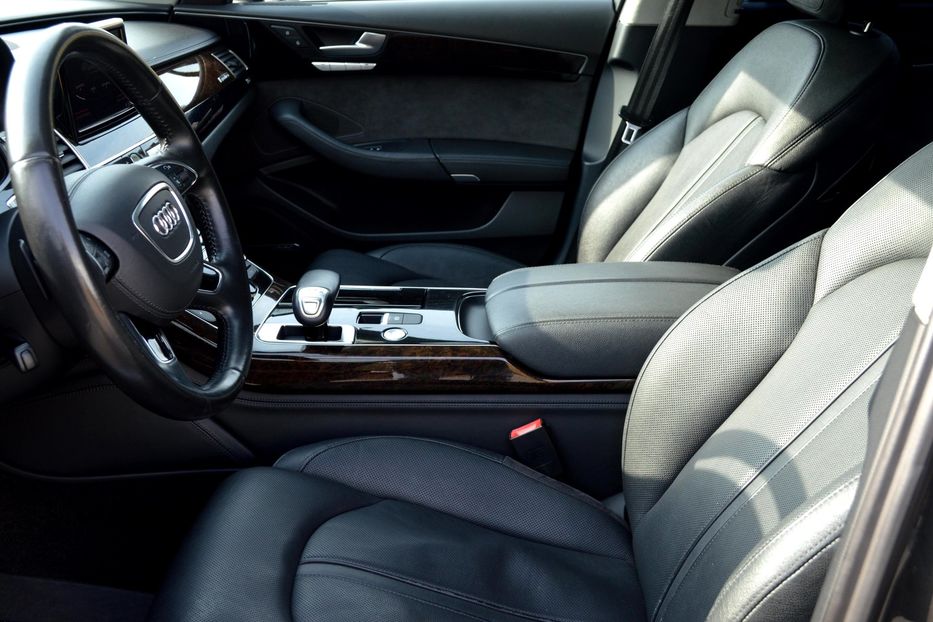 Продам Audi A8 Long 2012 года в Одессе