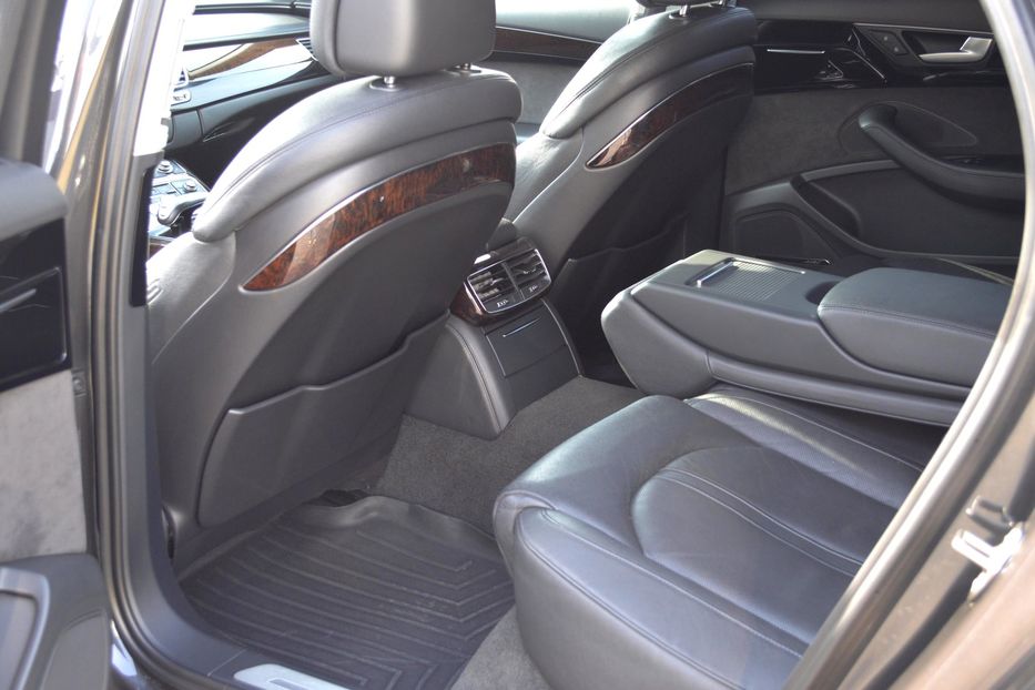 Продам Audi A8 Long 2012 года в Одессе