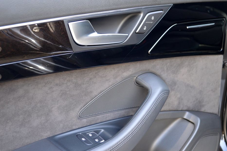 Продам Audi A8 Long 2012 года в Одессе
