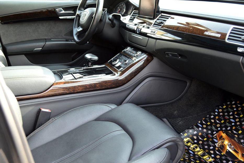 Продам Audi A8 Long 2012 года в Одессе