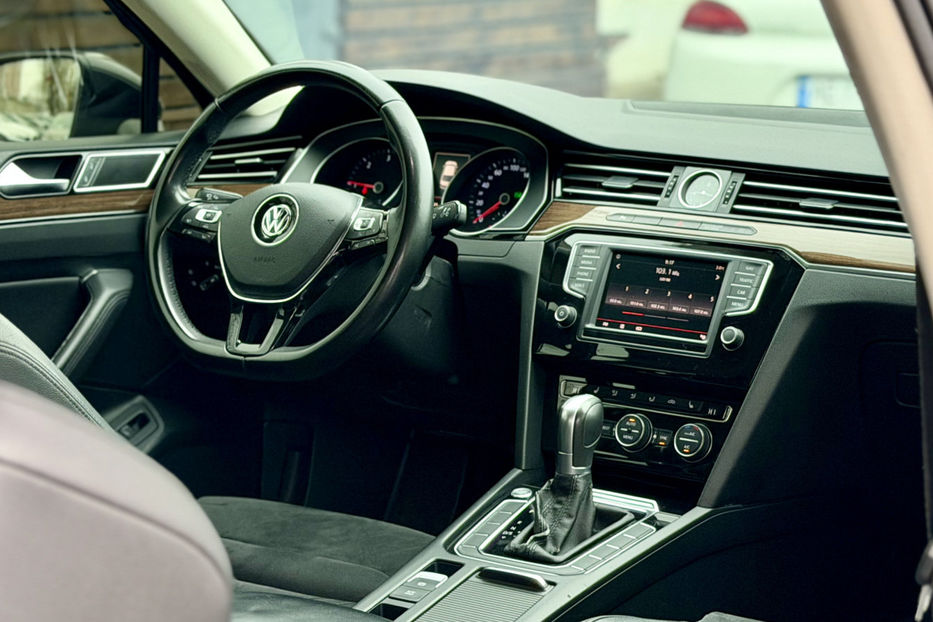 Продам Volkswagen Passat B8 2.0TDI DSG (190 к.с.) 2016 года в Киеве