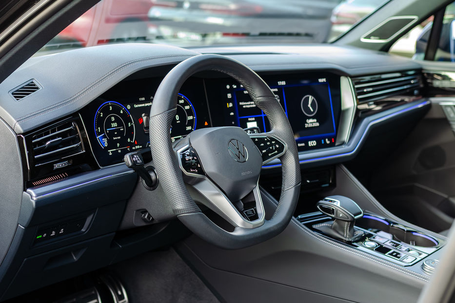 Продам Volkswagen Touareg R-Line 3.0TDI 2024 года в Киеве