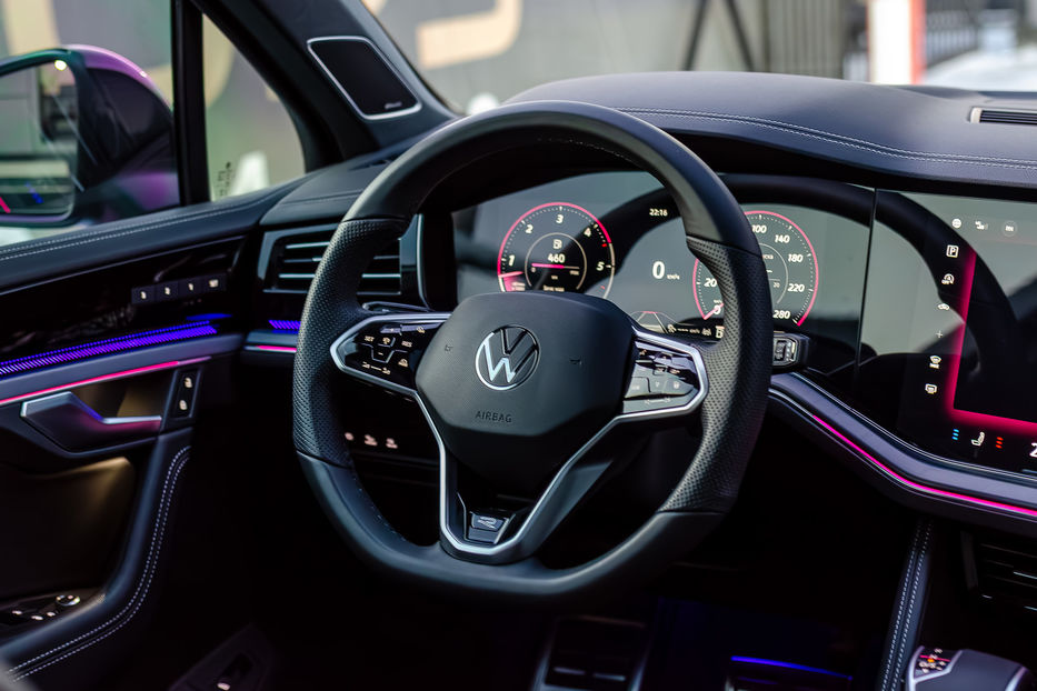 Продам Volkswagen Touareg R-Line 3.0TDI 2024 года в Киеве