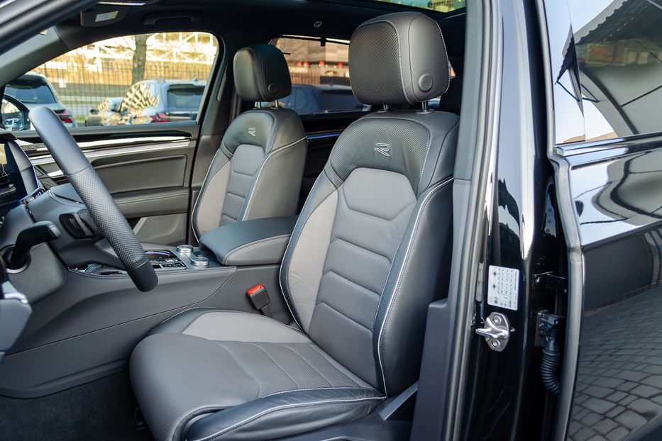 Продам Volkswagen Touareg R-Line 3.0TDI 2024 года в Киеве