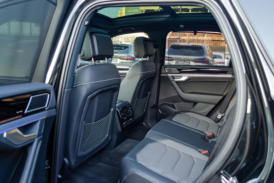 Продам Volkswagen Touareg R-Line 3.0TDI 2024 года в Киеве