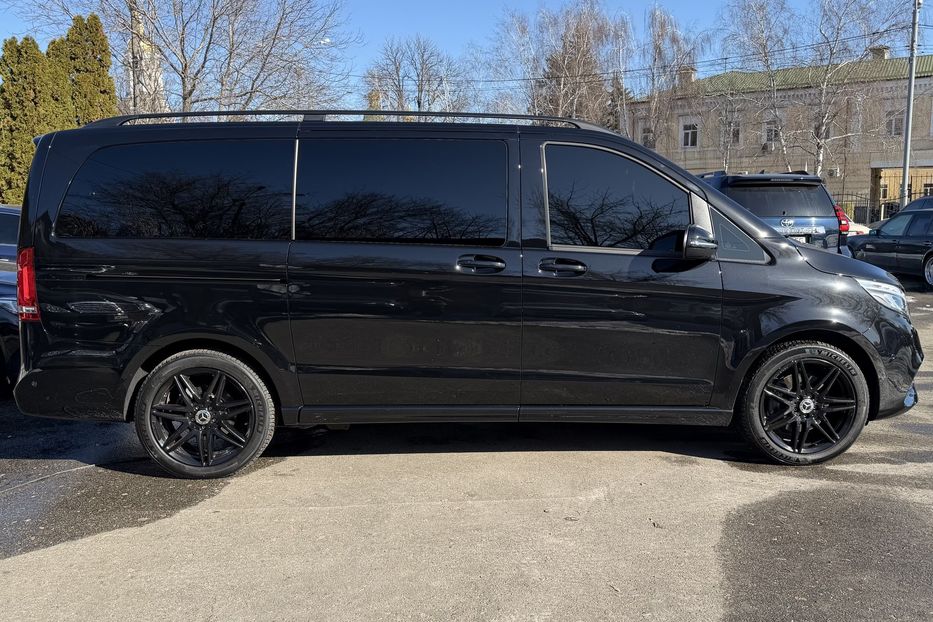Продам Mercedes-Benz V-Class 300 4 Matic 2022 года в Киеве