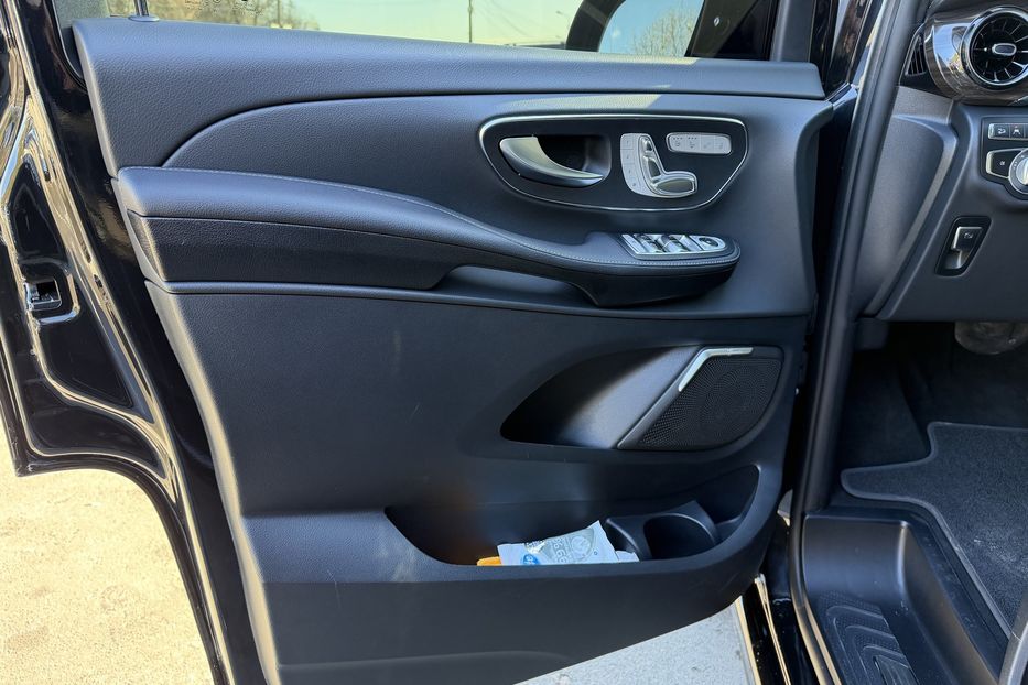 Продам Mercedes-Benz V-Class 300 4 Matic 2022 года в Киеве