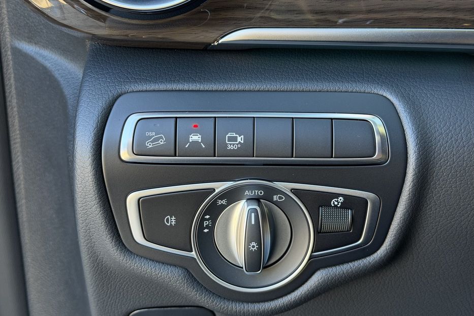 Продам Mercedes-Benz V-Class 300 4 Matic 2022 года в Киеве