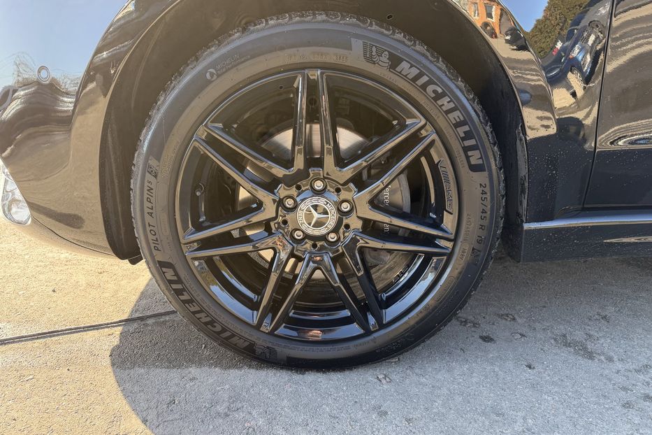 Продам Mercedes-Benz V-Class 300 4 Matic 2022 года в Киеве