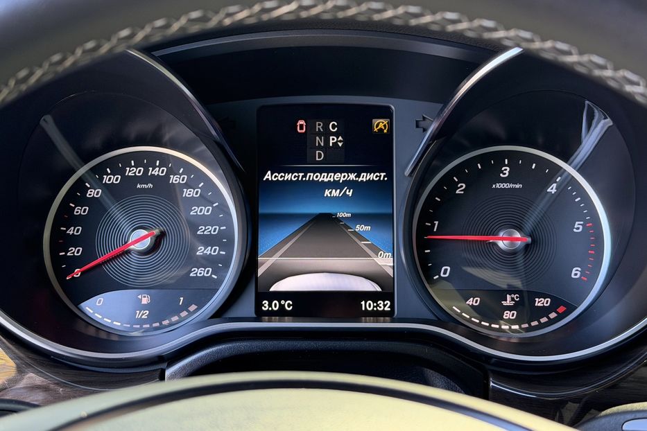 Продам Mercedes-Benz V-Class 300 4 Matic 2022 года в Киеве