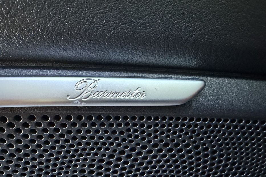 Продам Mercedes-Benz V-Class 300 4 Matic 2022 года в Киеве