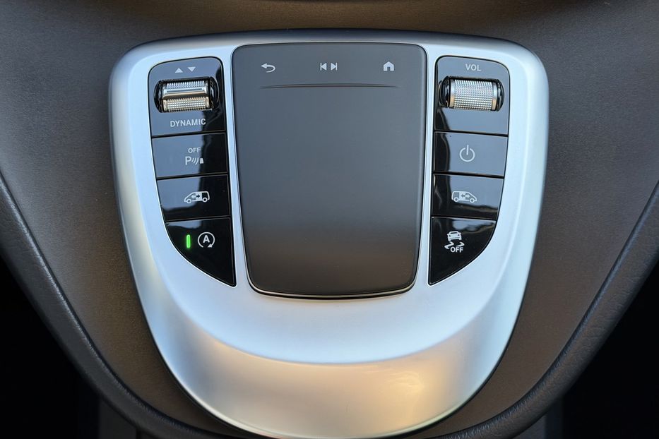 Продам Mercedes-Benz V-Class 300 4 Matic 2022 года в Киеве