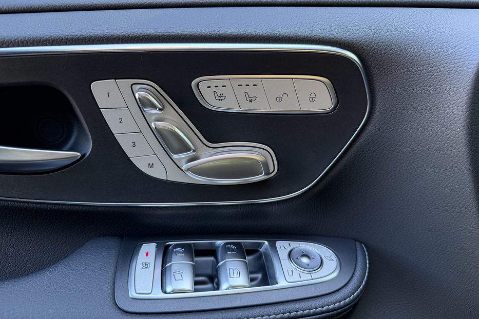 Продам Mercedes-Benz V-Class 300 4 Matic 2022 года в Киеве