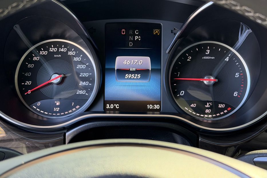 Продам Mercedes-Benz V-Class 300 4 Matic 2022 года в Киеве