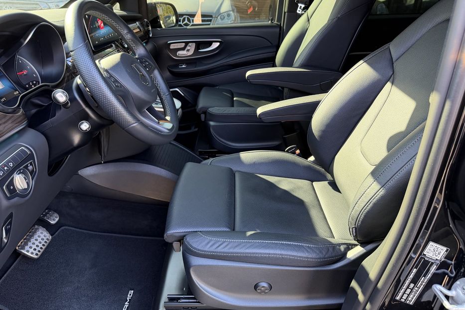 Продам Mercedes-Benz V-Class 300 4 Matic 2022 года в Киеве