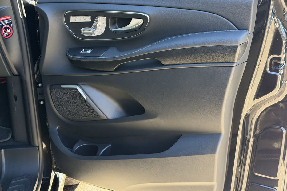 Продам Mercedes-Benz V-Class 300 4 Matic 2022 года в Киеве