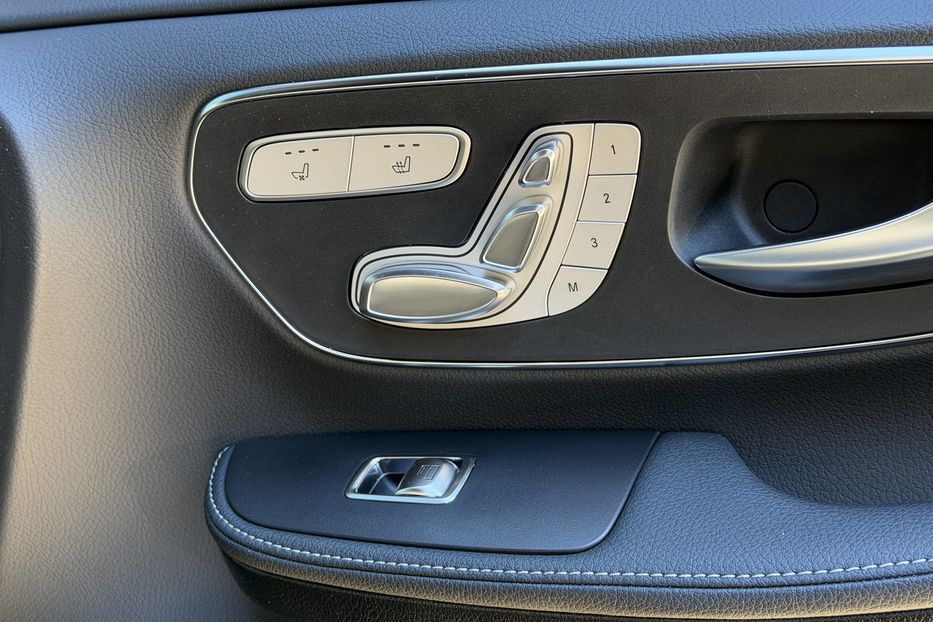 Продам Mercedes-Benz V-Class 300 4 Matic 2022 года в Киеве