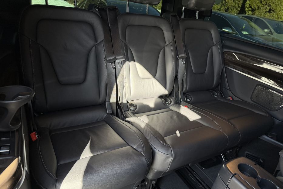 Продам Mercedes-Benz V-Class 300 4 Matic 2022 года в Киеве