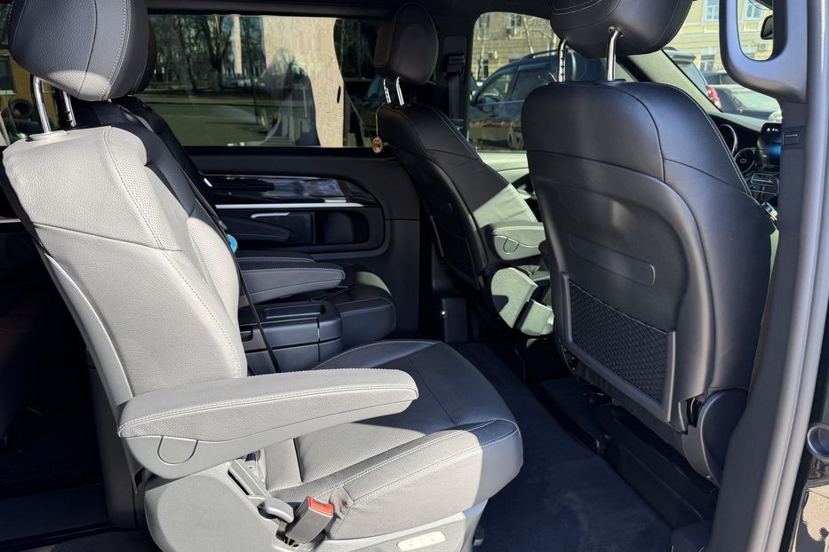 Продам Mercedes-Benz V-Class 300 4 Matic 2022 года в Киеве