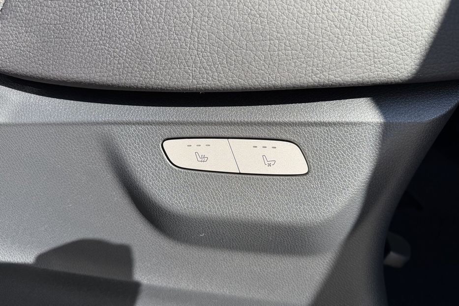 Продам Mercedes-Benz V-Class 300 4 Matic 2022 года в Киеве