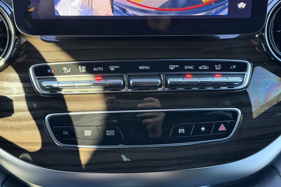 Продам Mercedes-Benz V-Class 300 4 Matic 2022 года в Киеве