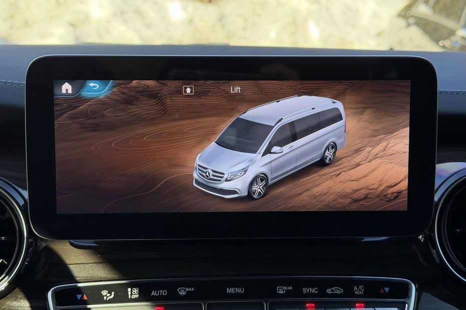 Продам Mercedes-Benz V-Class 300 4 Matic 2022 года в Киеве