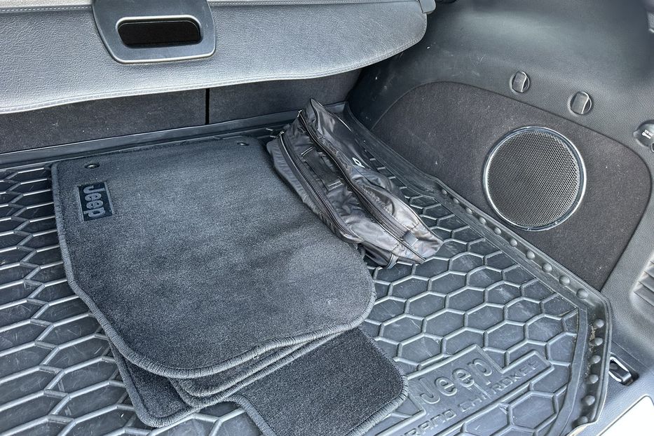 Продам Jeep Grand Cherokee 3.0 dissel Ovetland 2015 года в Киеве