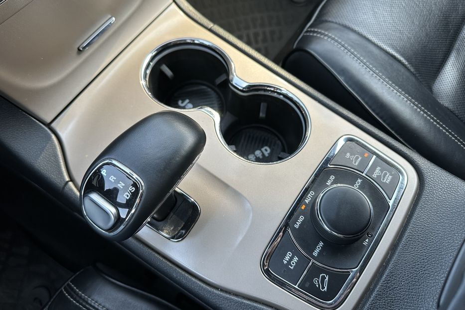 Продам Jeep Grand Cherokee 3.0 dissel Ovetland 2015 года в Киеве