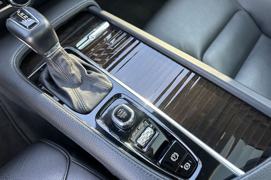 Продам Volvo S90 AWD Momentum 2017 года в Киеве