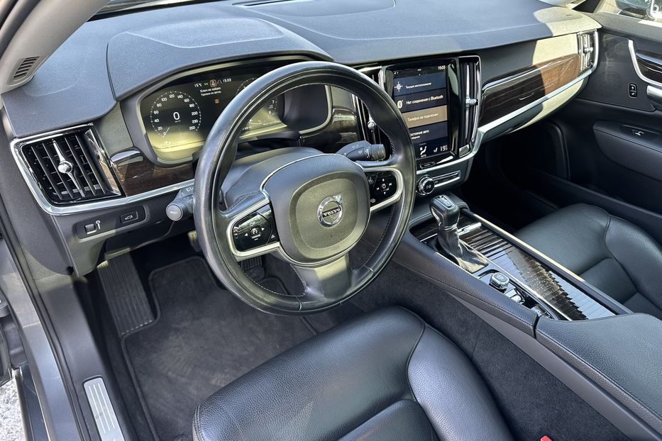 Продам Volvo S90 AWD Momentum 2017 года в Киеве