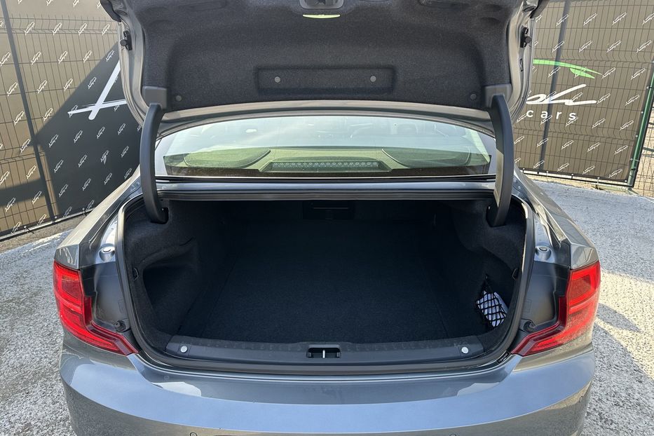 Продам Volvo S90 AWD Momentum 2017 года в Киеве