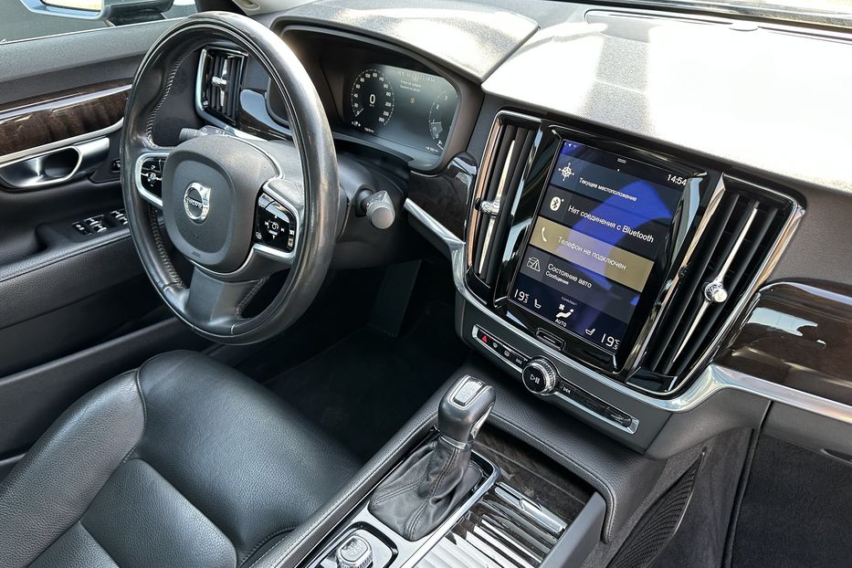 Продам Volvo S90 AWD Momentum 2017 года в Киеве