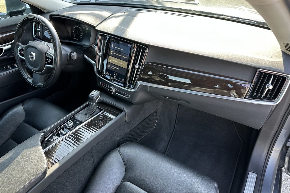 Продам Volvo S90 AWD Momentum 2017 года в Киеве