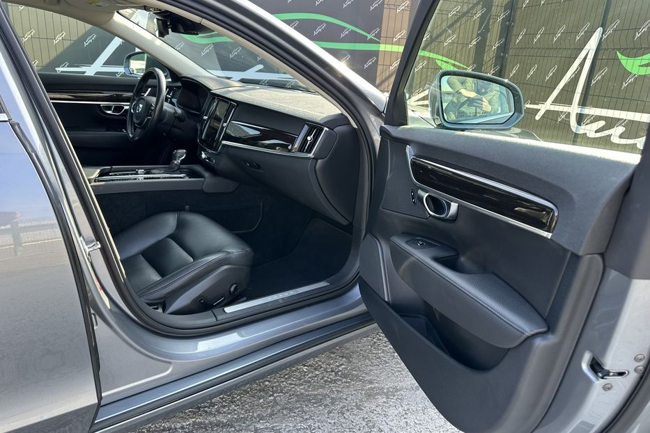 Продам Volvo S90 AWD Momentum 2017 года в Киеве