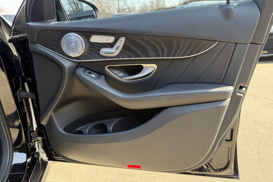 Продам Mercedes-Benz GLC-Class 300 4 Matic 2018 года в Киеве