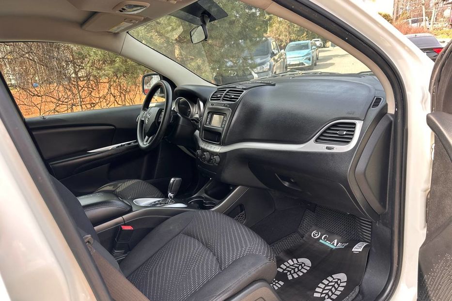 Продам Dodge Journey SXT 2015 года в Черновцах