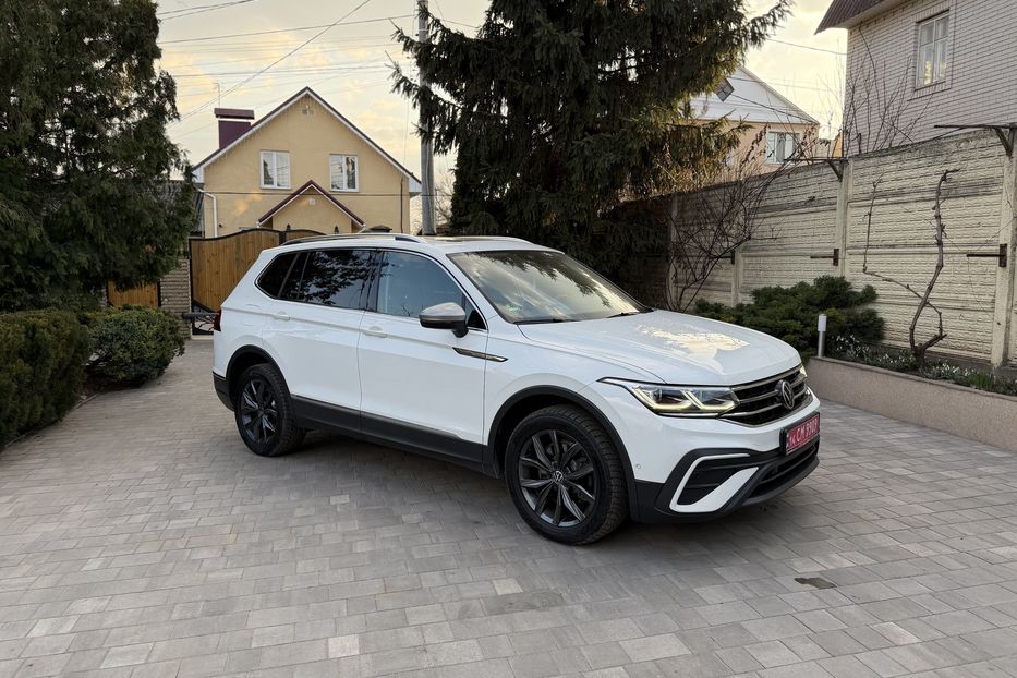 Продам Volkswagen Tiguan Allspace Life 4Motion 2022 года в Житомире