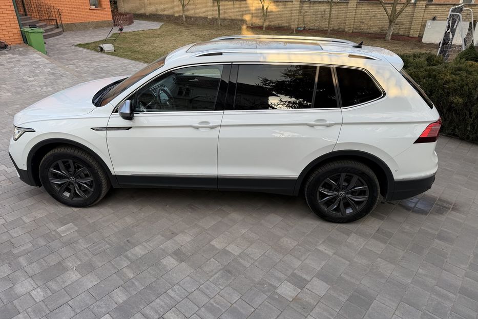 Продам Volkswagen Tiguan Allspace Life 4Motion 2022 года в Житомире