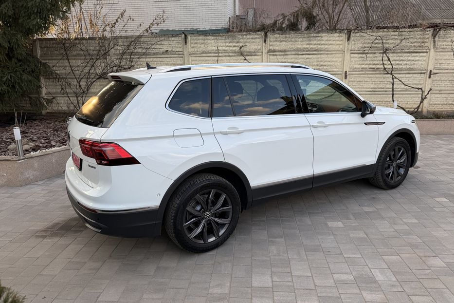 Продам Volkswagen Tiguan Allspace Life 4Motion 2022 года в Житомире