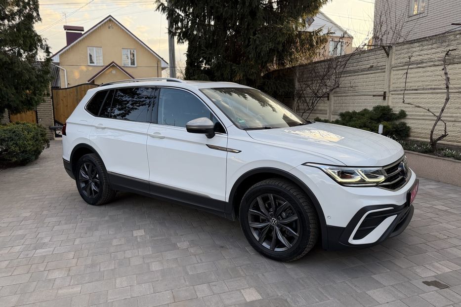 Продам Volkswagen Tiguan Allspace Life 4Motion 2022 года в Житомире