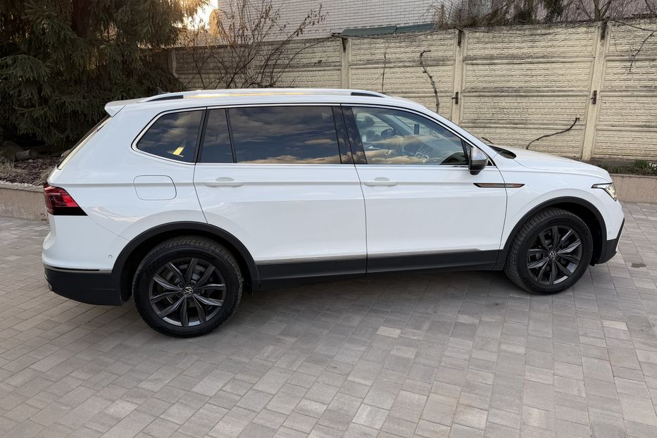 Продам Volkswagen Tiguan Allspace Life 4Motion 2022 года в Житомире